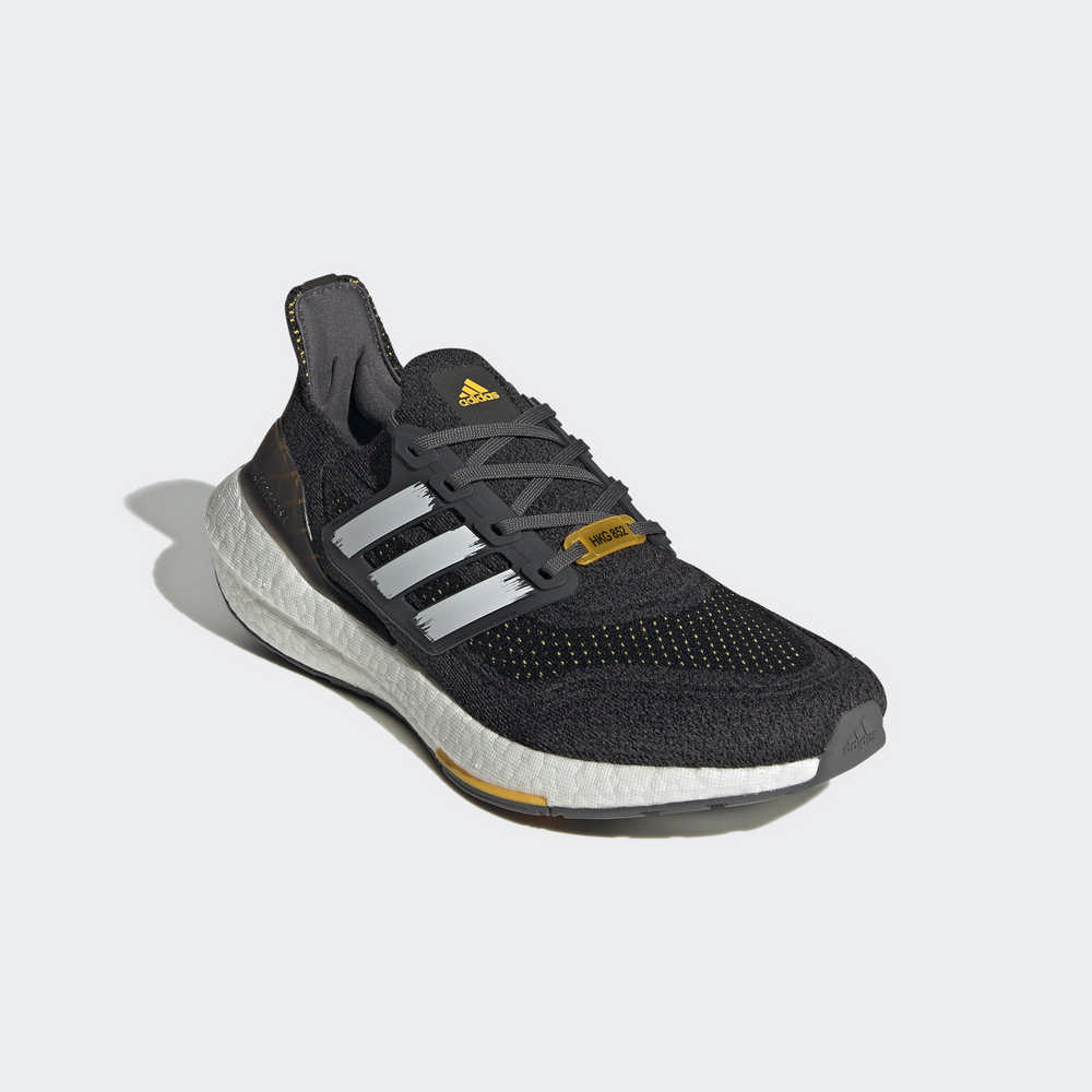 adidas boost 跑鞋